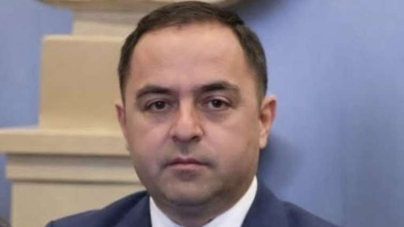 Cəmi bir gün vəzifəsiz qaldı