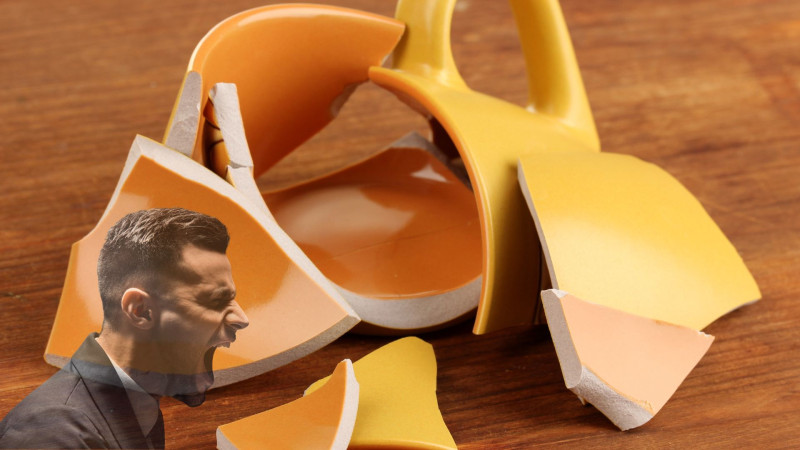 Astarada siqaret almağa getməyən uşağa əmisi fincan atdı