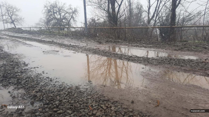 Lerikdə 6 kəndi birləşdirən yol bərbad vəziyyətdə