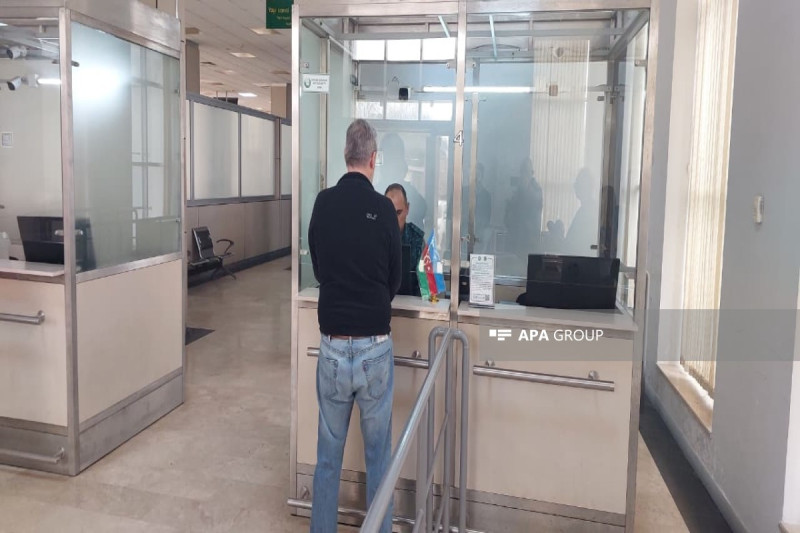 İsveçrənin İrandakı səfiri 6 nəfərlik heyətlə Azərbaycana təxliyə olunub