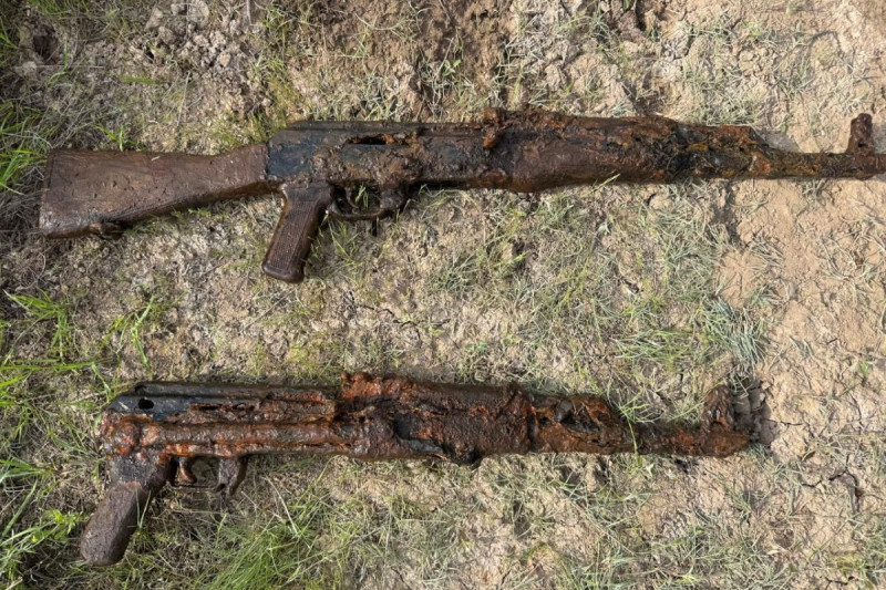 Saatlıda su kanalından 2 avtomat tapılıb