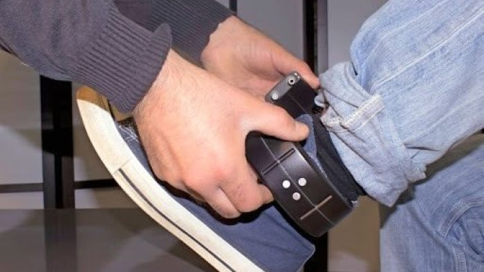 Məktəblini döyən lənkəranlı şagirdə elektron qolbaq taxıldı