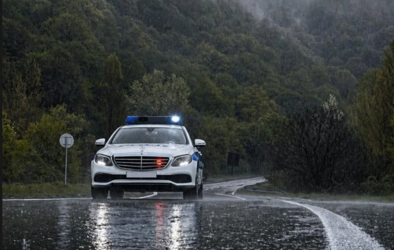 Yol polisi hava şəraiti ilə bağlı hərəkət iştirakçılarına müraciət edib
