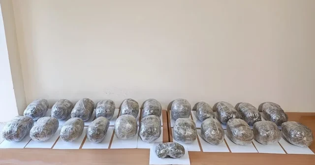 Külli miqdarda narkotiki Azərbaycana keçirmək istədilər