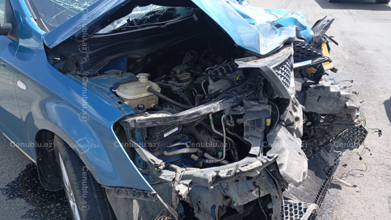 Cəlilabadda yol qəzası: Yük maşını avtomobillə toqquşub