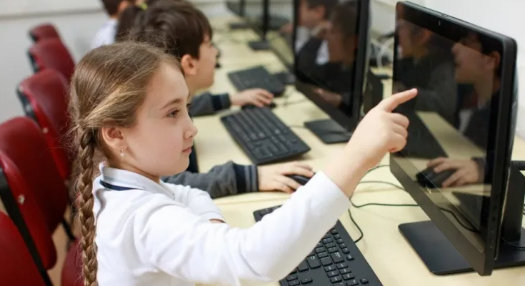 Bu il məktəblərə 236 min 295 kompüter veriləcək