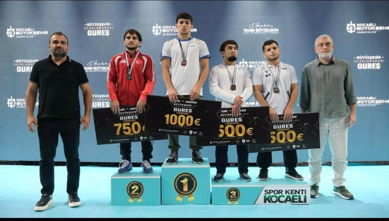 Astaralı güləşçilər Türkiyədən iki bürünc medalla qayıdıblar