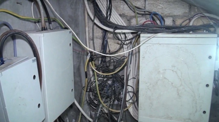 Mollakənd sakinləri köhnə elektrik xətlərindən narazıdır