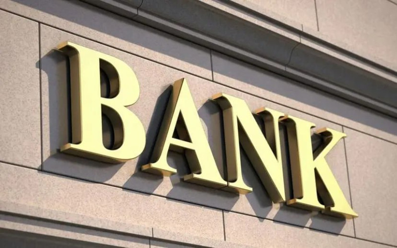 Əhalinin banklardakı pulu 18 milyard manata çatıb