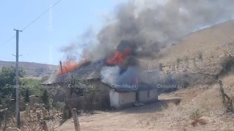 Cəlilabadda yaşayış evi yanaraq məhv olub