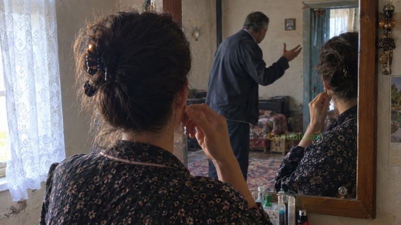 Qaşlarına baxım edən arvadını taxta ilə döydü – Lənkəranda qəribə hadisə