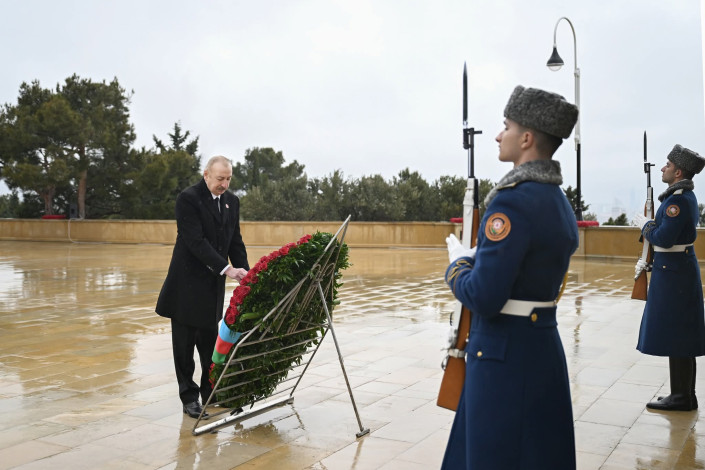 Prezident İlham Əliyev 20 Yanvar şəhidlərinin xatirəsini yad edib