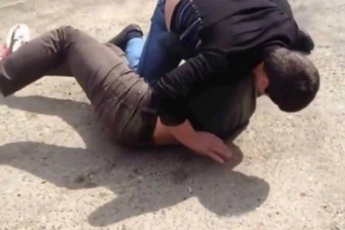 Şüşəni sındırmaq 1000 manata başa gəldi - Qardaşlar arasında qəribə dava