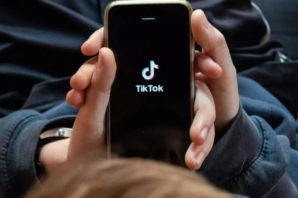 "TikTok"da canlı yayım zamanı söyüş söyən SAXLANILDI