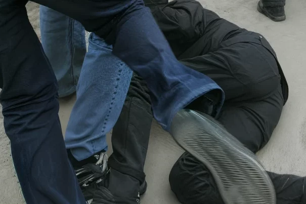 Biləsuvarda quşsatanlar müştəri üstündə dava etdi