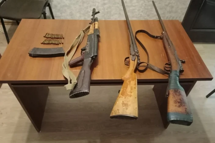 Ötən gün qanunsuz saxlanılan 4 avtomat, 18 tüfəng aşkarlanıb