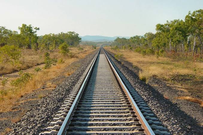 Neftçalanın baxımsız qalan dəmir yolu