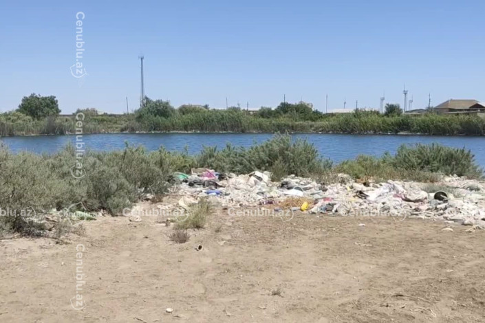 Salyanda ekoloji fəlakət: Göl sahili zibilliyə çevrilib