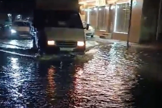 Biləsuvar bazarını yağış suları basıb - VİDEO