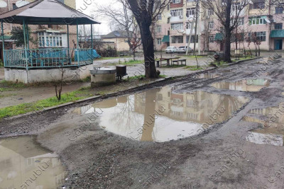 Lənkəran: yüzlərlə sakinin yaşadığı asfaltsız məhəllə