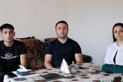 Masallı: “Qəhrəmanlarımızı Tanıdaq” layihəsi çərçivəsində qazimiz ziyarət olunub