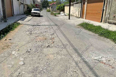 Molla Baba Axund küçəsinin dağılmış asfaltı