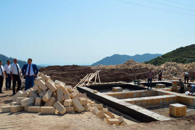Astara: icra başçısı Şümrüddə salınan yaşayış massivi ilə tanış olub