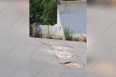 Hacı Zeynalabdin Tağıyev küçəsində yaranan çuxurlar
