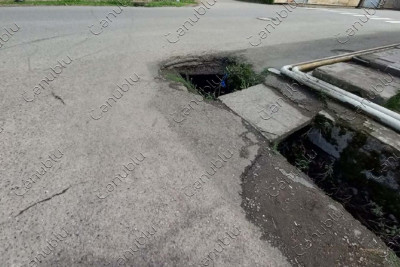 Lənkəran: üstü açıq xəndək sürücülərə ziyan vurur