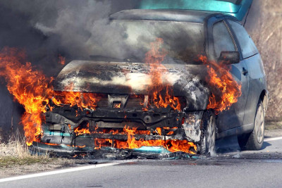 Masallıda qaraj və içində olan avtomobil yanıb