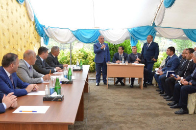 Araz Əhmədov sakinlərin qayğıları ilə maraqlanıb