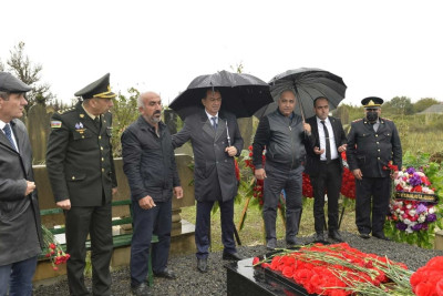 Lənkəran: icra başçısı şəhidlərimizin məzarlarını ziyarət edi