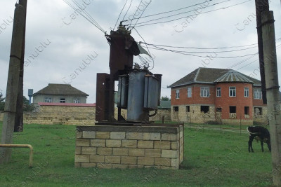 Lənkəran: Zövlə kəndinin çəpərsiz transformatoru sakinləri narahat edir