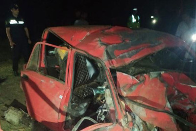 Cəlilabadda avtomobil ağaca çırpılıb: iki nəfər vəfat edib