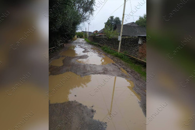 Astara: Ərçivan qəsəbəsinin çala-çuxurlu yolları sakinləri narahat edir