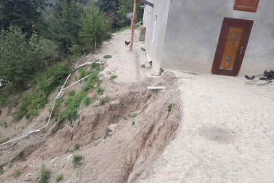 Astarada torpaq sürüşməsi baş verib