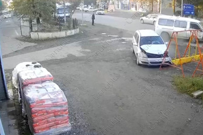 Lənkəranda qəza baş verib: mikroavtobusla avtomobil toqquşub