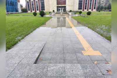 Lənkəran Şəhər Mədəniyyət Mərkəzinin qarşısı su içindədir