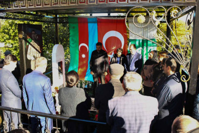 Lənkəran: icra başçısı şəhid Əflatun Fərəcovun məzarını ziyarət edib