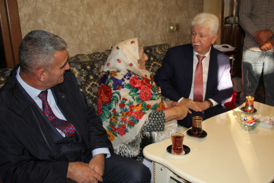 Cəlilabad: icra başçısı 85 yaşlı şəhid anasını ziyarət edib