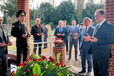 Lənkəran ŞİH başçısı anım günündə şəhidlərimizin məzarlarını ziyarət edib
