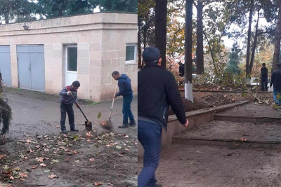 Masallıda parklar tullantılardan təmizlənir