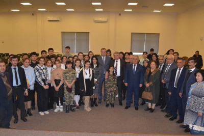 Tanınmış şair Şahin Musaoğlu Masallı şagirdləri ilə görüşüb