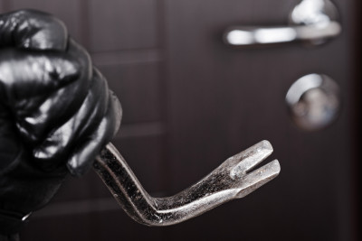 Astara sakini paytaxt ərazisində yerləşən evlərin birindən oğurluq edib