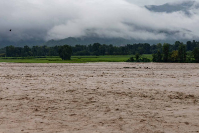 Soydaşlarımız Fransa Senatının qarşısında etiraz aksiyası keçirirlər