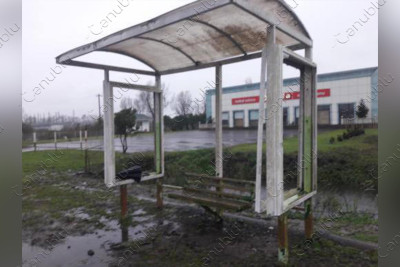 Göyşaban yolunda yerləşən dayanacaq istifadəyə yararsızdır