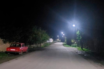 Masallı rayonunun Qızılavar kəndində işıq dirəkləri quraşdırılır