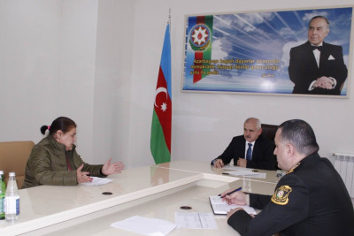 Səfərbərlik və Hərbi Xidmətə Çağırış üzrə Dövlət Xidmətinin rəisi sakinləri qəbul edib