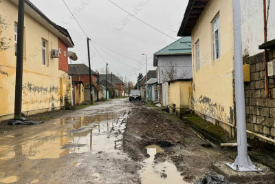 Lənkəranda bu küçəyə işıq dirəkləri quraşdırılıb