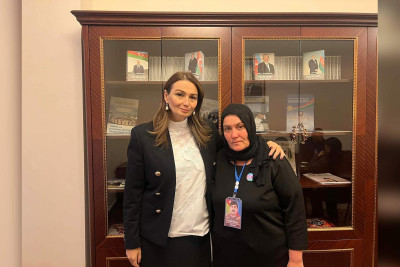 Qənirə Paşayeva şəhid Şəhnin Novruzovun anası ilə görüşüb